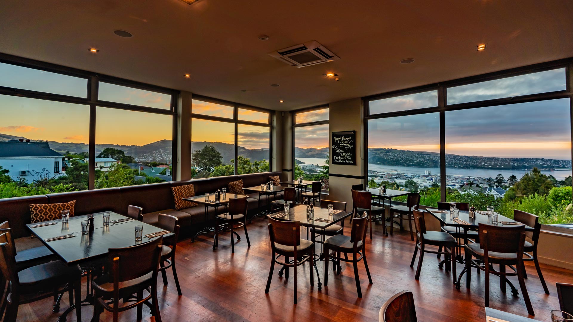 Luna Bar & Restaurant Roslyn Dunedin